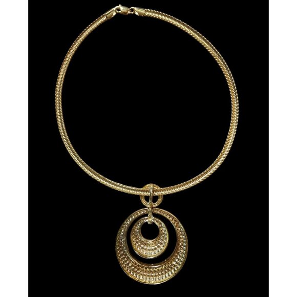 Gold-Tone Necklace Textured Double Circle Pendant & Lobster Clasp Multi Rings - Picture 4 of 6